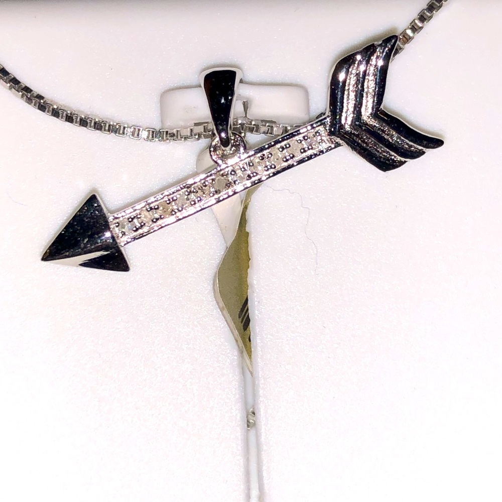 Real diamond pendant necklace. Bestseller 1/10cttw